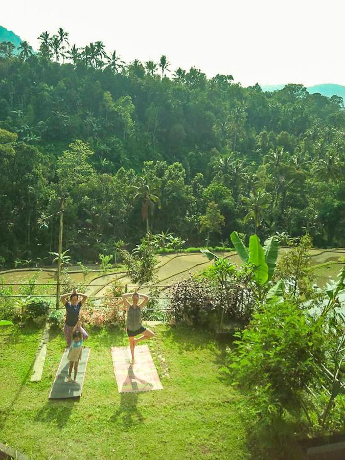 Buda'S Homestay Lemukih بوليلينغْ المظهر الخارجي الصورة