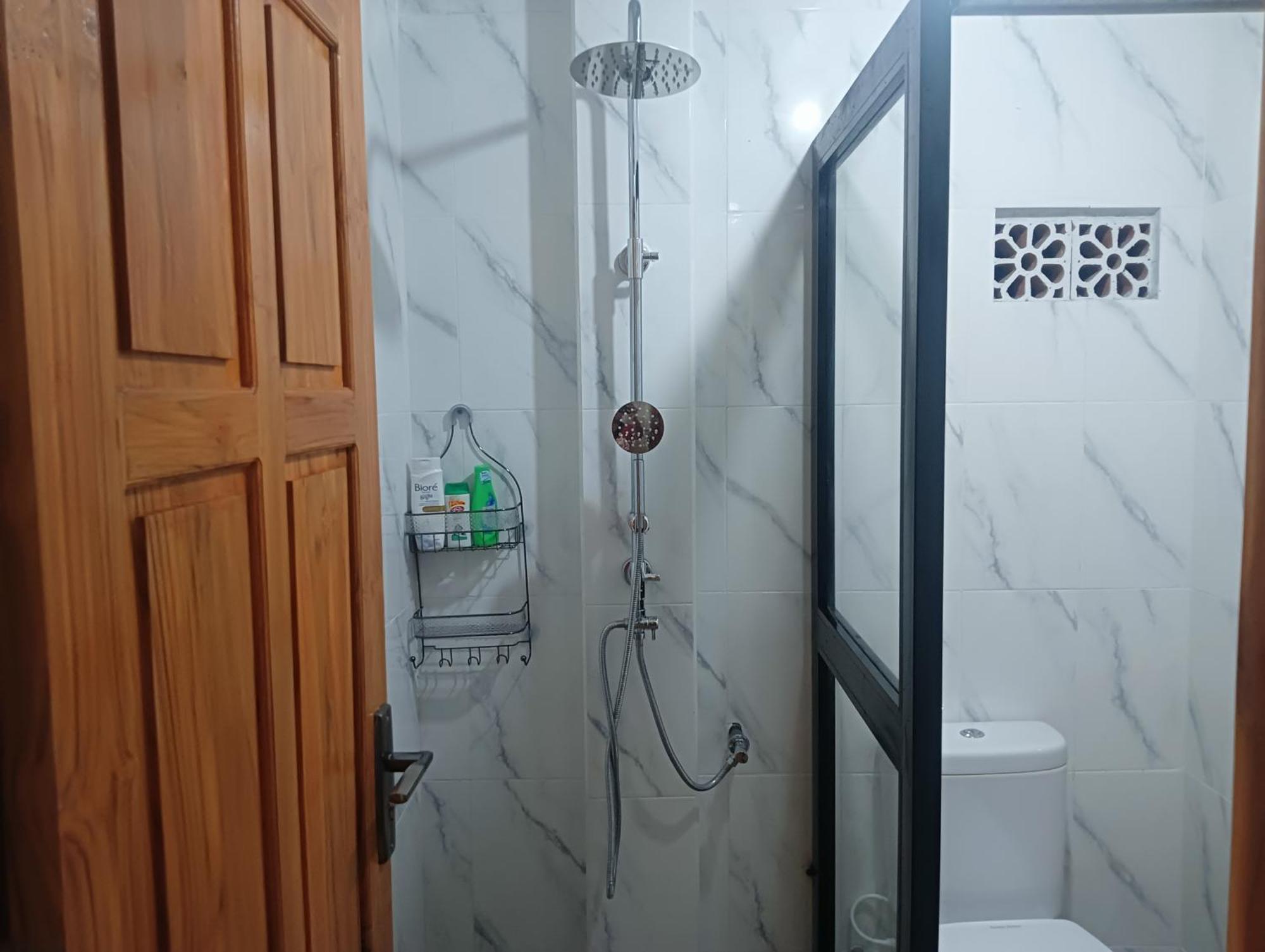 Buda'S Homestay Lemukih بوليلينغْ المظهر الخارجي الصورة