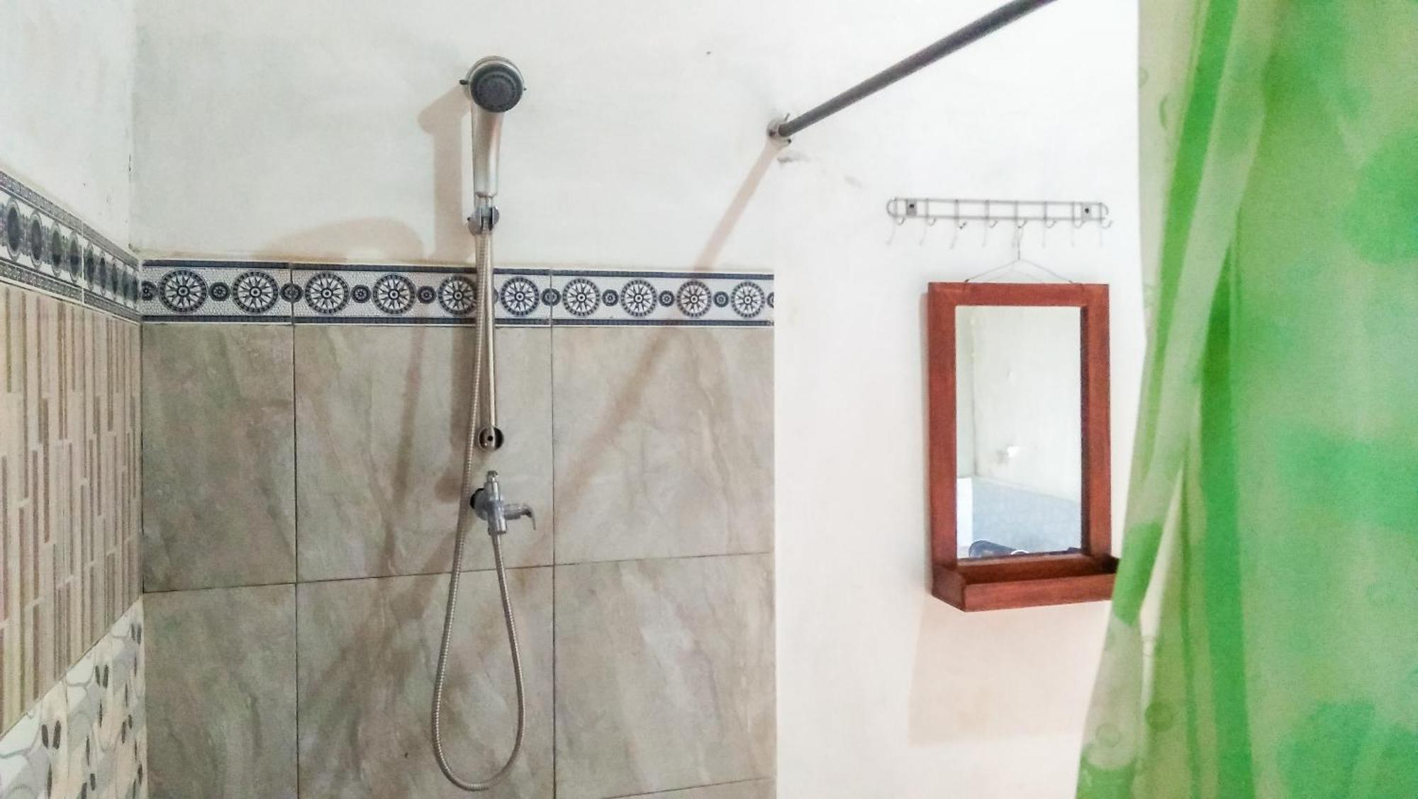 Buda'S Homestay Lemukih بوليلينغْ المظهر الخارجي الصورة